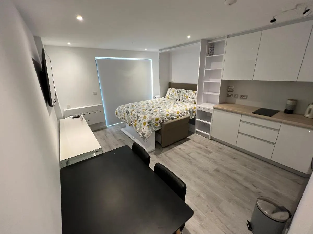 Modern Studio Apartment In Gibraltar - The Hub جبل طارق